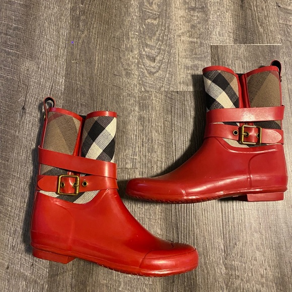 Burberry Boots - Authentic - Picture 5 of 8